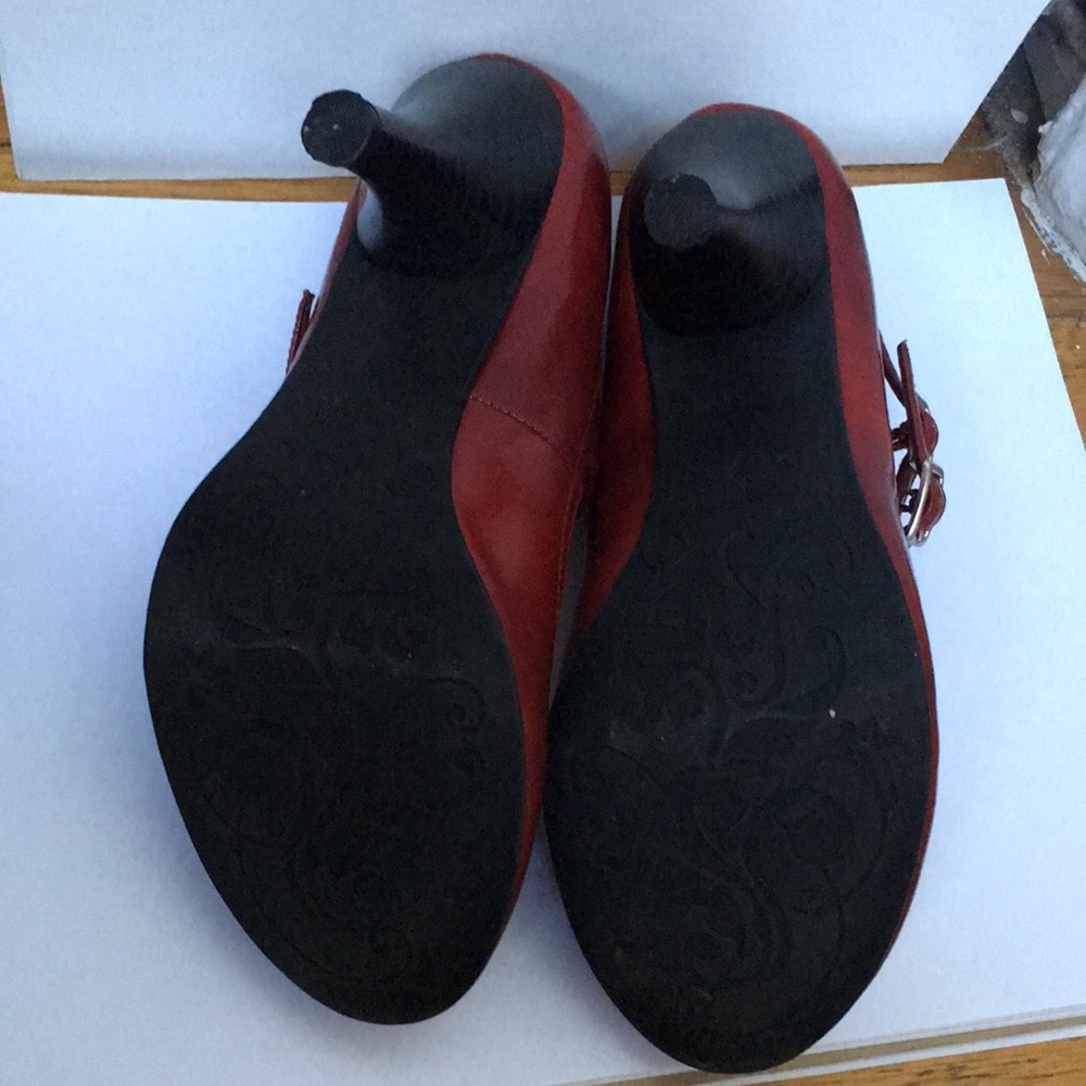 Red Heels - Picture 8 of 8